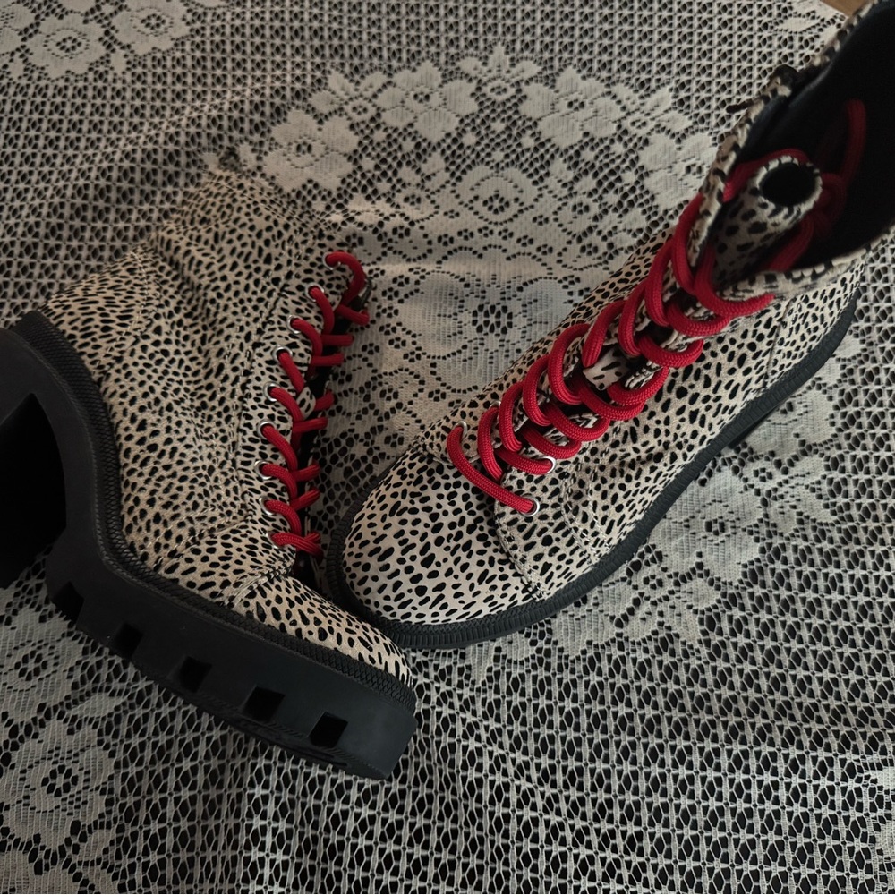 New Gianni Bini Stylish Leopard Print Women's Boots with Red Laces